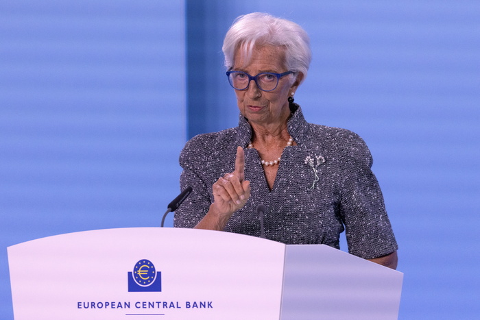 Lagarde: 'Coraggio? La Bce non è soggetta a pressioni politiche'