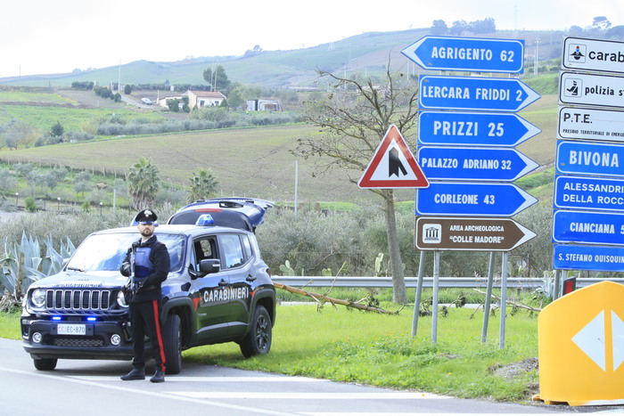 In auto con fucile e 12 cartucce, 2 arresti nel Palermitano