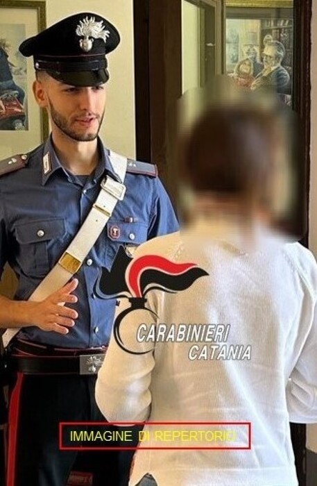 Malmena la compagna e la segrega, arrestato nel Catanese