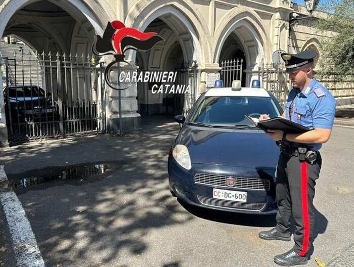 Nel cimitero minaccia la ex ed aggredisce carabinieri, arrestato