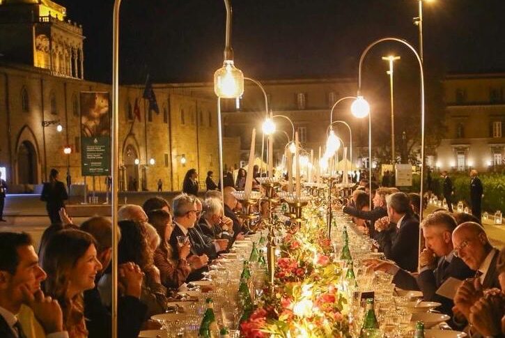 «La Cena dei 400»:  tavolata di 130 metri  in piazza Parlamento per festeggiare gli 80 anni di Confcommercio Palermo