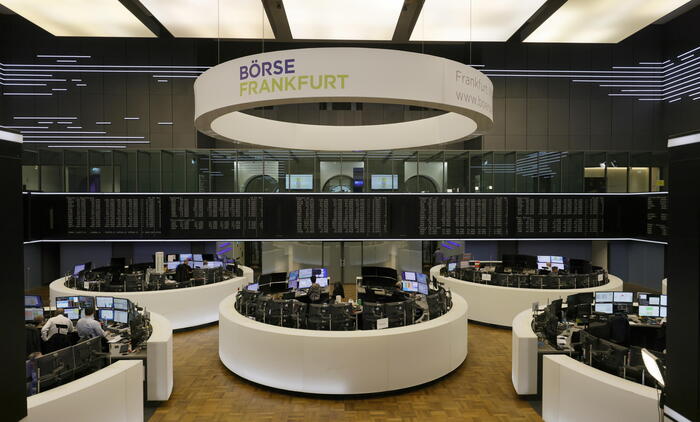 Borsa: l'Europa termina in deciso ribasso, Parigi -2%