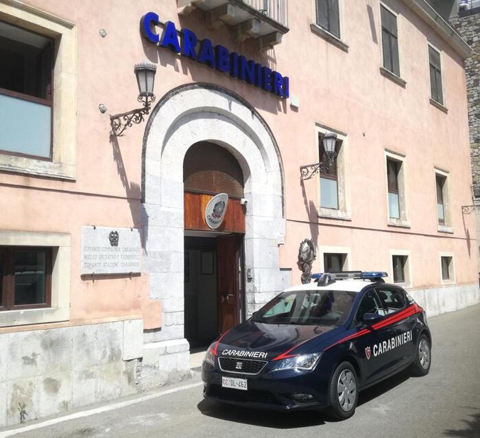 Violenza sessuale su 2 giovani colleghi di lavoro, arrestato