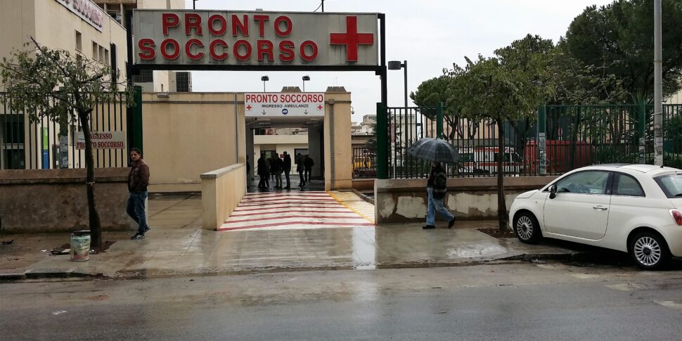 Palermo, paziente morto al pronto soccorso del Civico: due medici condannati, assolti il primario e un’altra dottoressa