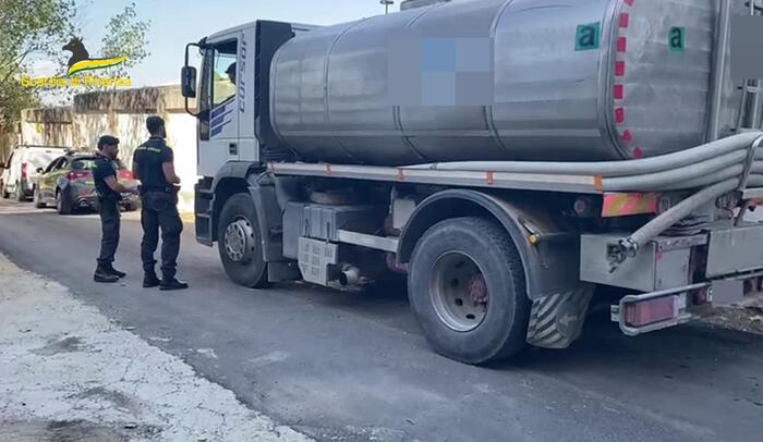 Crisi idrica: autobotti abusive a Caltanissetta, multe da Gdf