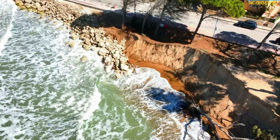 Agrigento, la litoranea di San Leone divorata dal mare: la Regione corre ai ripari