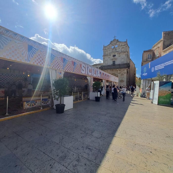 Expo Siracusa, visitatori tra foto e selfie negli stand