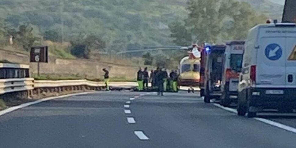 Furgone si schianta sull'autostrada Messina-Catania: a bordo due fratelli, uno di loro è grave