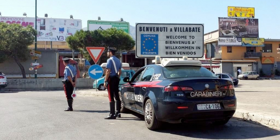 In due incappucciati e armi in pugno rapinano supermercato a Villabate