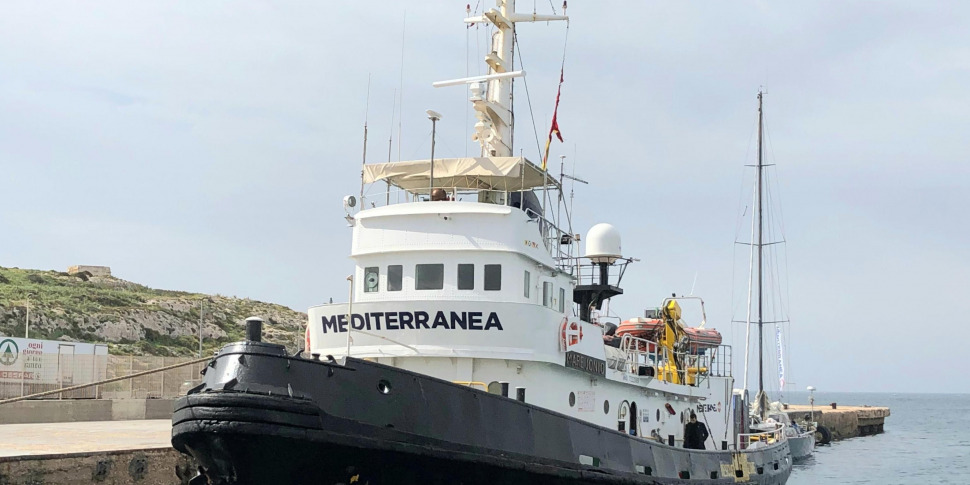 Trapani, l'ispezione sulla Mare Jonio: «Serve ad accertare se la nave è sicura», precisa la guardia costiera