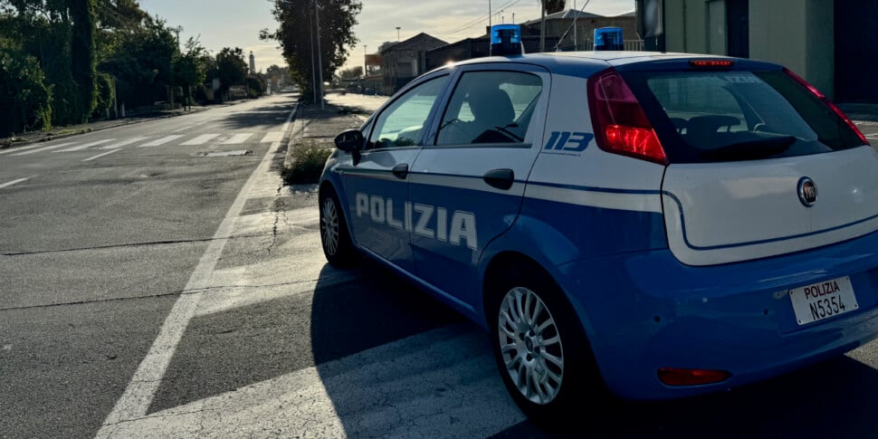 Catania, minorenne sullo scooter scappa all’alt e colpisce un poliziotto