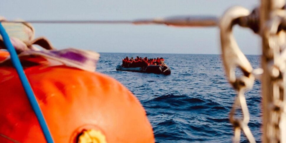 Naufraga barchino davanti a Lampedusa: soccorsi e salvato in 55, ma due migranti sarebbero dispersi