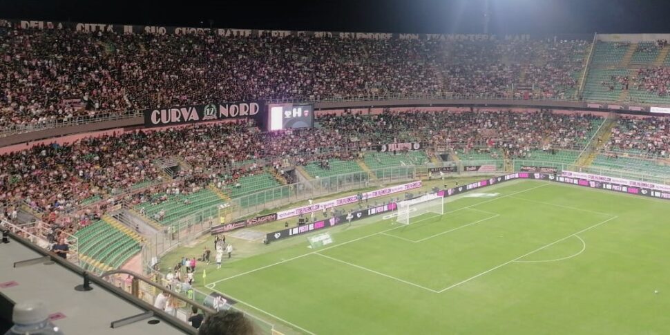 Palermo-Cosenza 0-0, la diretta: comincia la gara