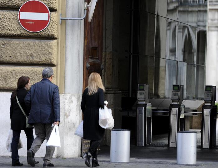 Manovra: over 67 al lavoro nella Pa fino a 70 anni, minore spesa per le pensioni