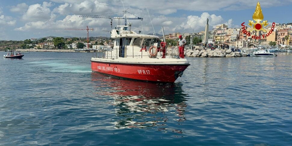 Palermo, cade dalla banchina mentre pesca: salvato dai vigili del fuoco