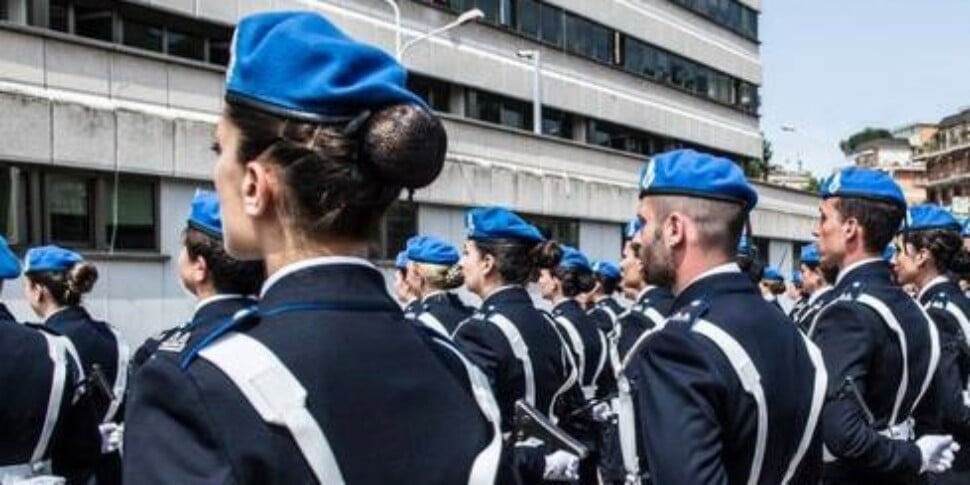 Trapani, agente della polizia penitenziaria sventa rapina e blocca il bandito armato di coltello