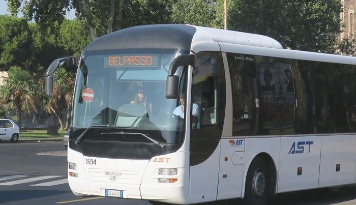 Ast, affidamenti a privati e studenti rimangono in strada