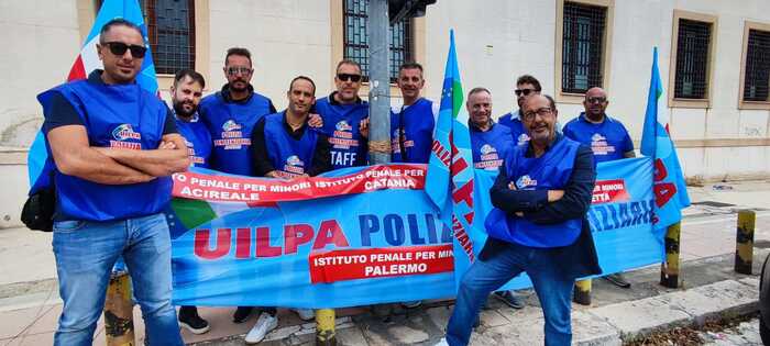 Sit-in di protesta agenti polizia penitenziaria a Palermo