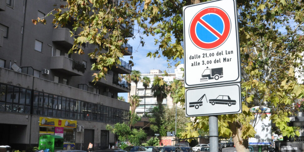 Spazzamento delle strade a Palermo, quasi 80 mila euro per i cartelli ma la pulizia non si fa