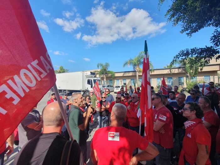 Cgil, protesta contro licenziamento lavoratore della Newcoop