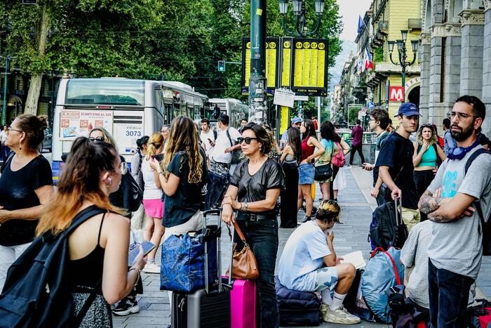 Sindacati, alta adesione a sciopero mezzi, media 85%