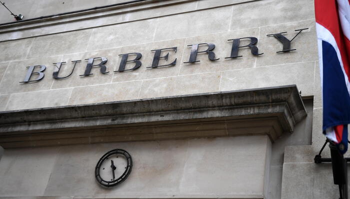 Borsa: a Londra Burberry esce dal Ftse 100, entra Hiscox