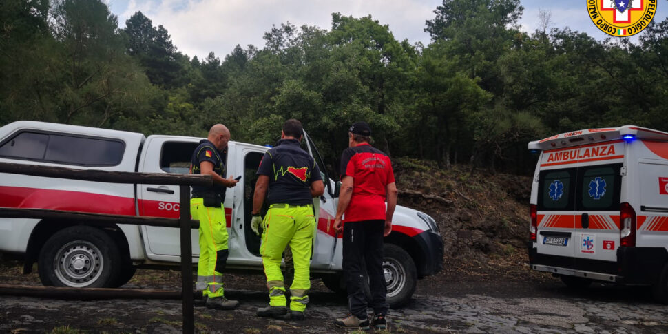 Etna, soccorso un escursionista di venticinque anni: si era infortunato al sentiero del Rifugio Case Paternò Castello