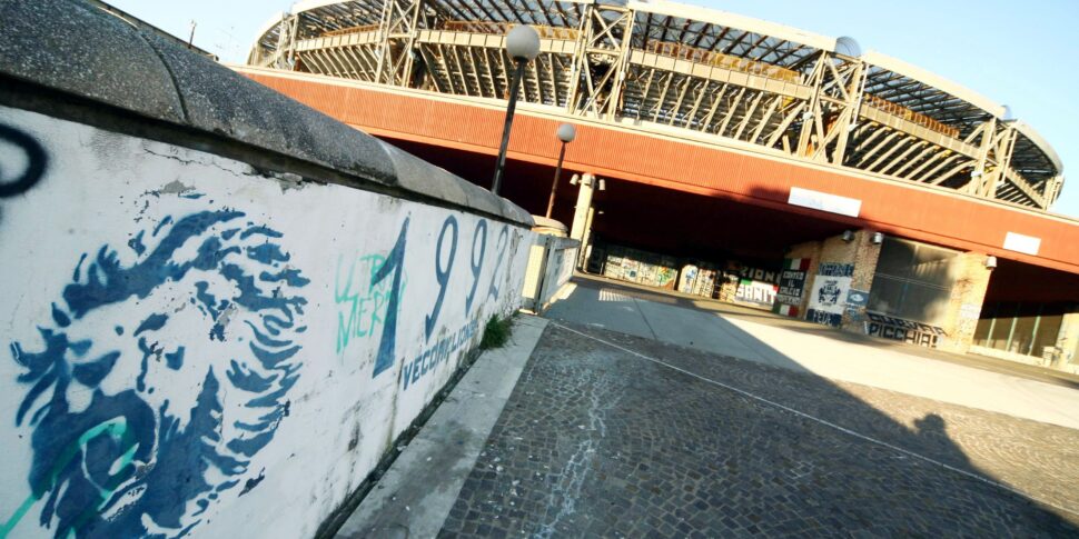 Vanno allo stadio Maradona con i petardi, arrestati tre tifosi del Palermo