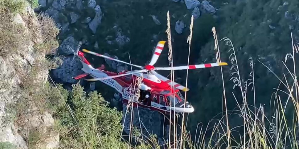 Tragedia ad Alcara Li Fusi, fuoristrada precipita in una vallata: muore un giovane di San Marco d'Alunzio, un altro gravemente ferito