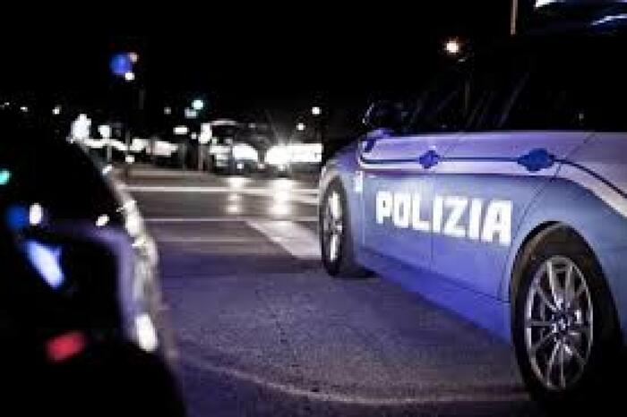 Rissa tra famiglie: danno fuoco a donna in strada, due fermate