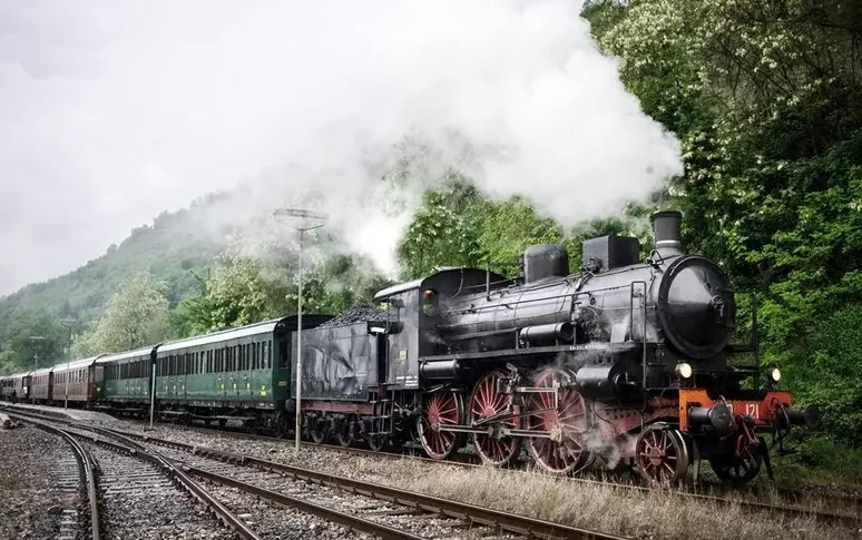 In Sicilia riparte la stagione dei treni storici: viaggio tra borghi, parchi archeologici e luoghi d’arte