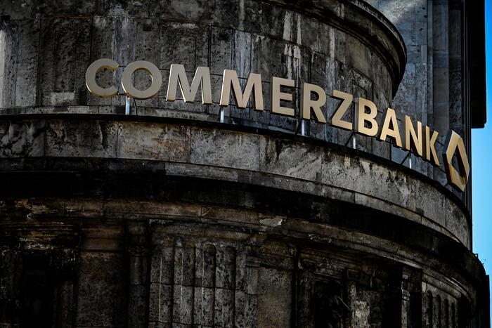 Unicredit aumenta la sua posizione al 21% di Commerzbank