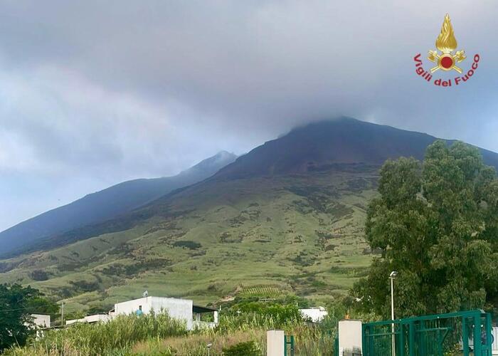 Stromboli in attività e Ginostra ancora senza luce