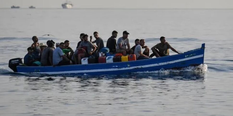 Soccorsi cinquanta migranti a Lampedusa, c'è anche un cadavere