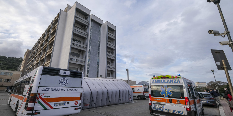 Una guardia giurata è stata aggredita al pronto soccorso dell'ospedale Cervello di Palermo: un uomo pretendeva di entrare subito nel triage