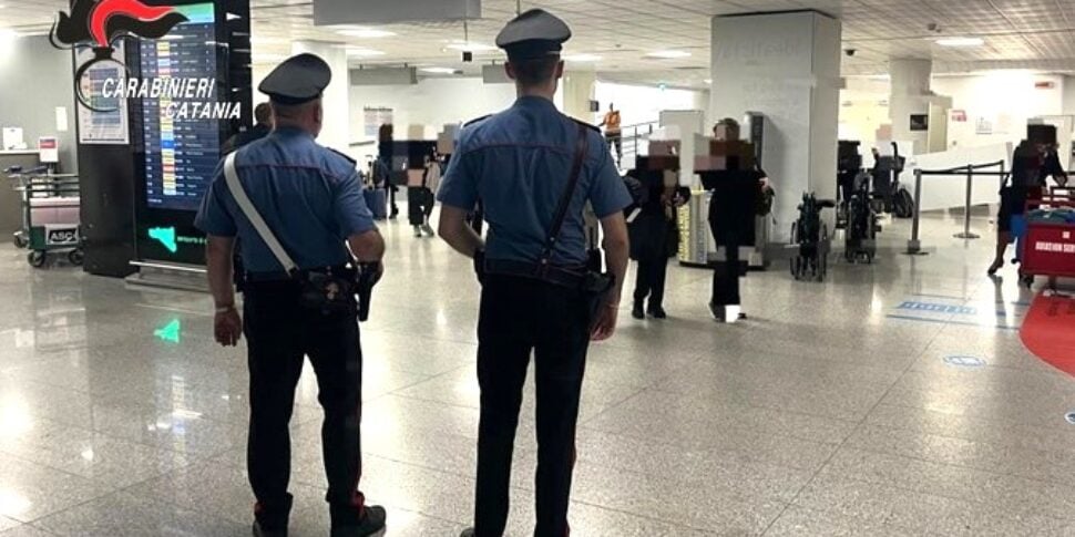 Torna a Catania dalla Germania per bruciare madre e sorella, arrestato