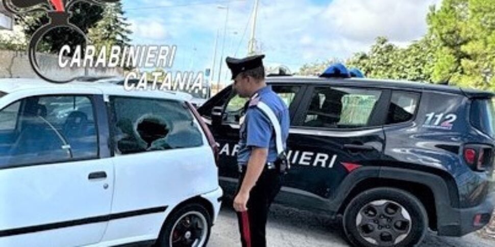 Grammichele, cerca di dare fuoco all'auto della compagna: arrestato un trentasettenne