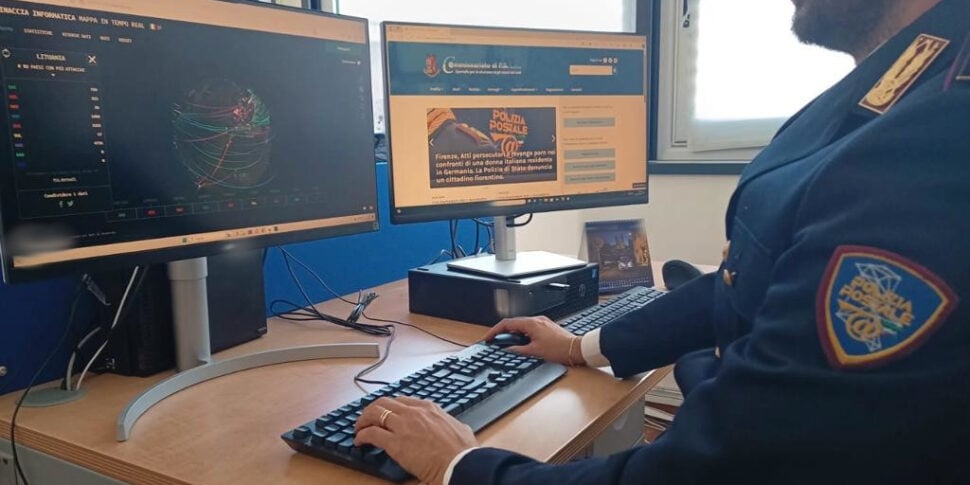 Adesca una minorenne per sesso online, arrestato un trentunenne in provincia di Catania