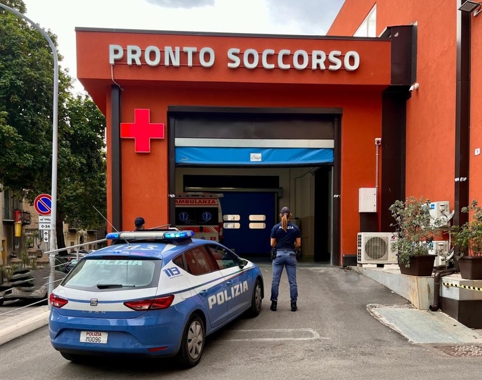 Tenta di aggredire personale medico a Palermo, arrestato