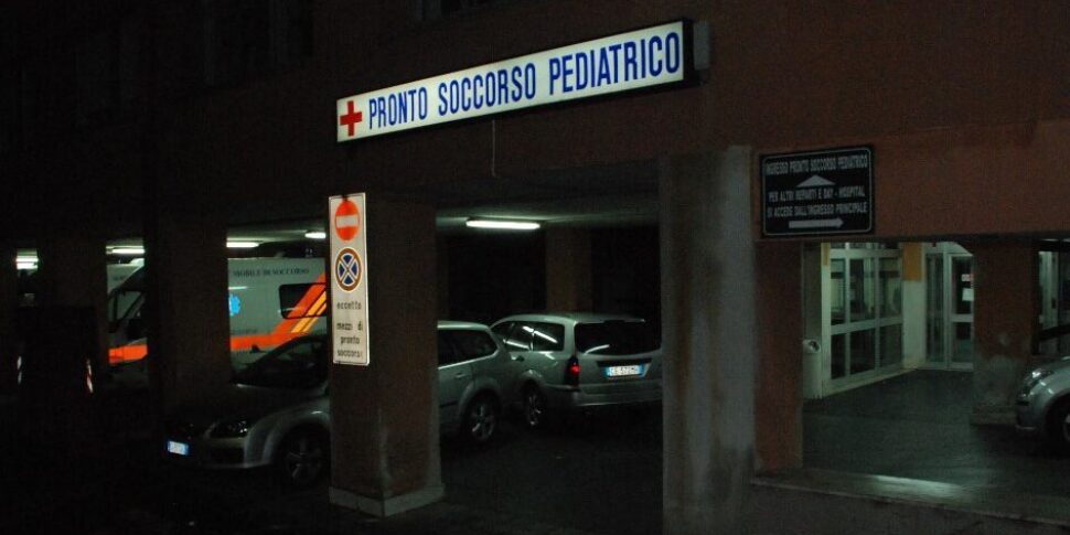 Tragedia a Messina, bimba di 8 anni muore nella notte al Policlinico: era arrivata con la febbre altissima