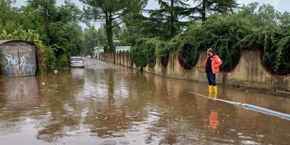 Crolla costone per la pioggia, chiusa una strada d'accesso a Enna