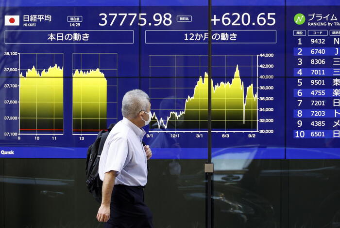 Borsa: crolla la Cina su incertezze dell'economia, sale Tokyo