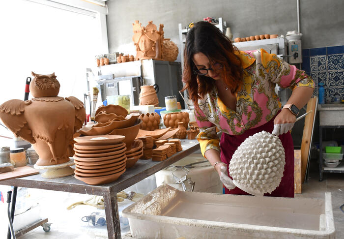 Designer caraibici a Caltagirone per imparare lavoro ceramica