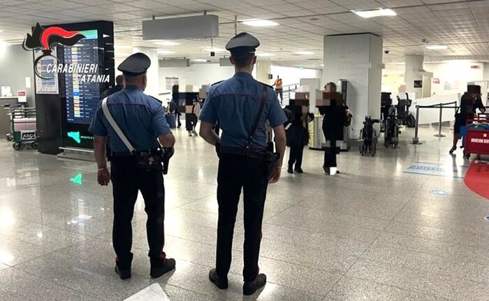 Rientra dalla Germania per 'bruciare tutti', arrestato