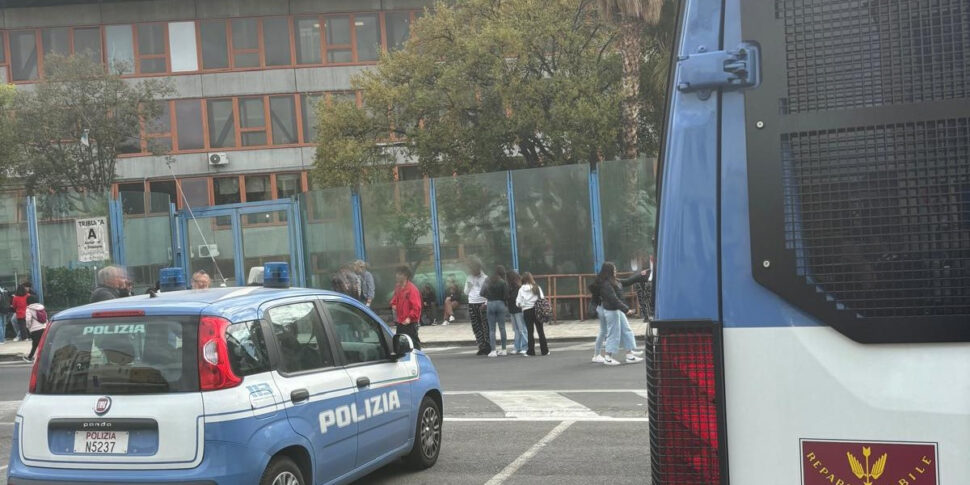 Accendono fumogeni al Massimino di Catania, daspo per un anno a due ultras