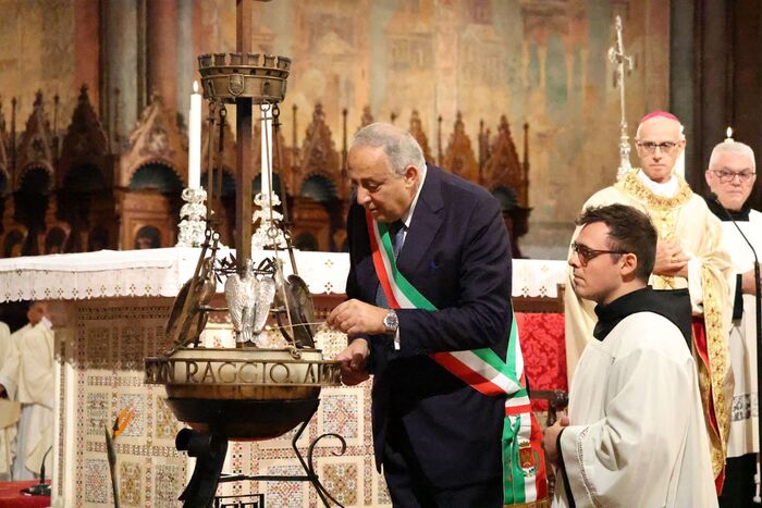 Il sindaco di Palermo ha acceso la lampada di San Francesco