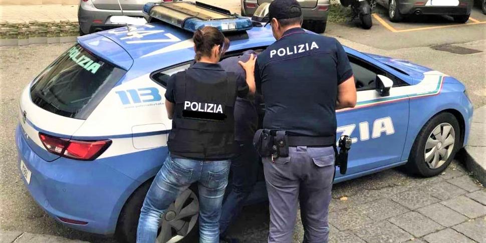 Tenta di incendiare la porta di casa dell'ex convivente, arrestato a Niscemi dalla polizia