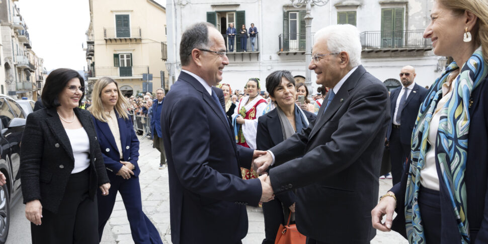 Il presidente Mattarella a Piana degli Albanesi: «L'Italia sostiene l'approdo di Tirana nella Ue»