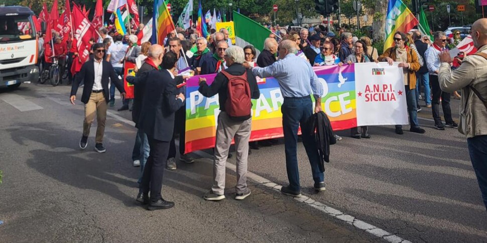 Palermo, un migliaio di manifestanti hanno sfilato per la pace