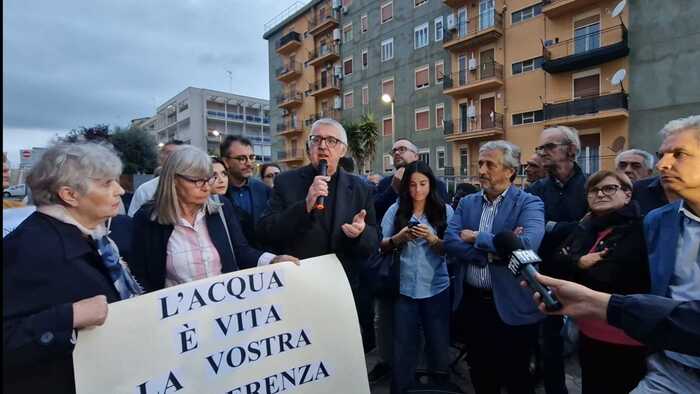 A Caltanissetta sit-in per l'acqua, turni ogni 6 giorni